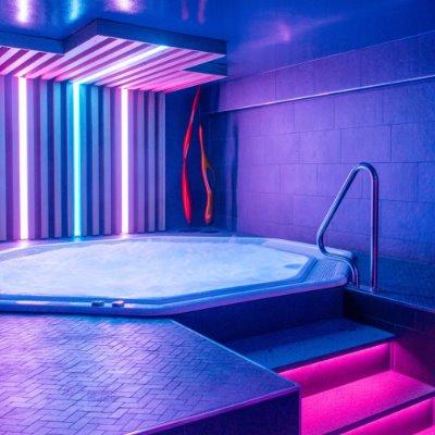 Whirlpool in Paragonya Club with many massage jets
